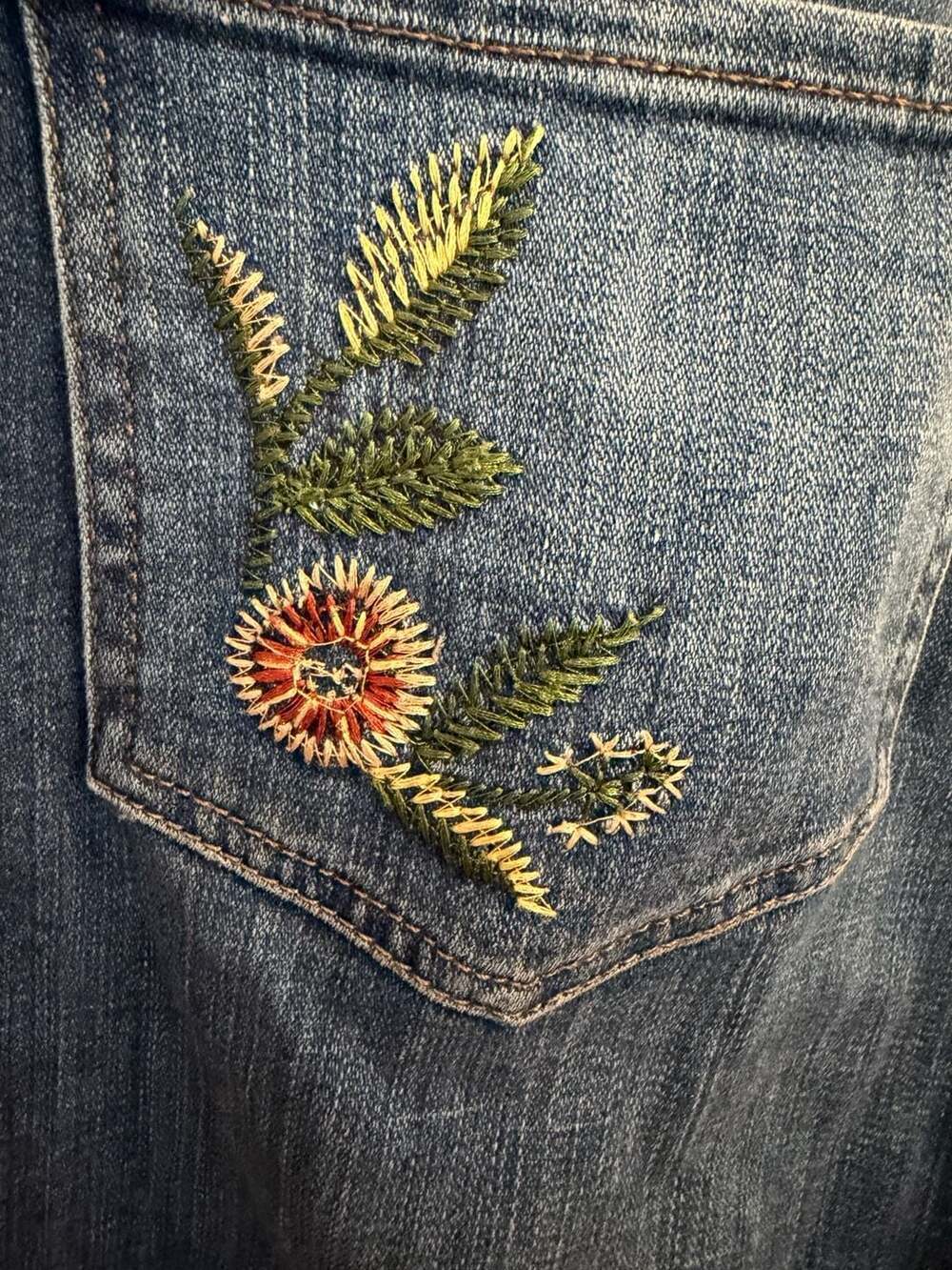 Style & co Curvy Skinny Leg Embroidered Floral Denim Jeans - Picture 3 of 7